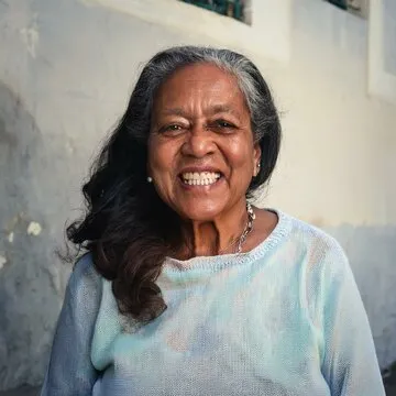 使用手机客户端的用户形象